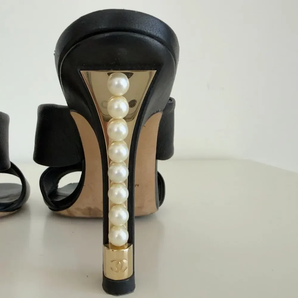 CHANEL‎ Pearl Heel Mules 35 1/2 Black Leather Double Strap Slide Heeled Sandals